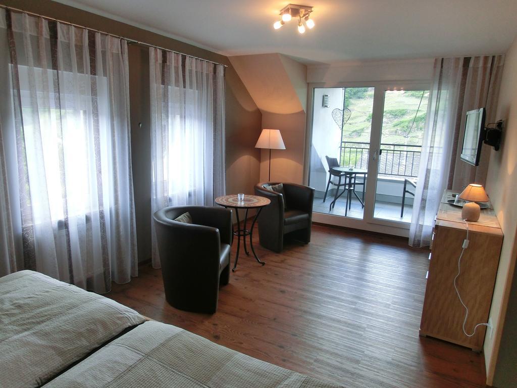 Bed and Breakfast Ferienweingut Hirschen Schulstrasse Burg  Pokoj fotografie