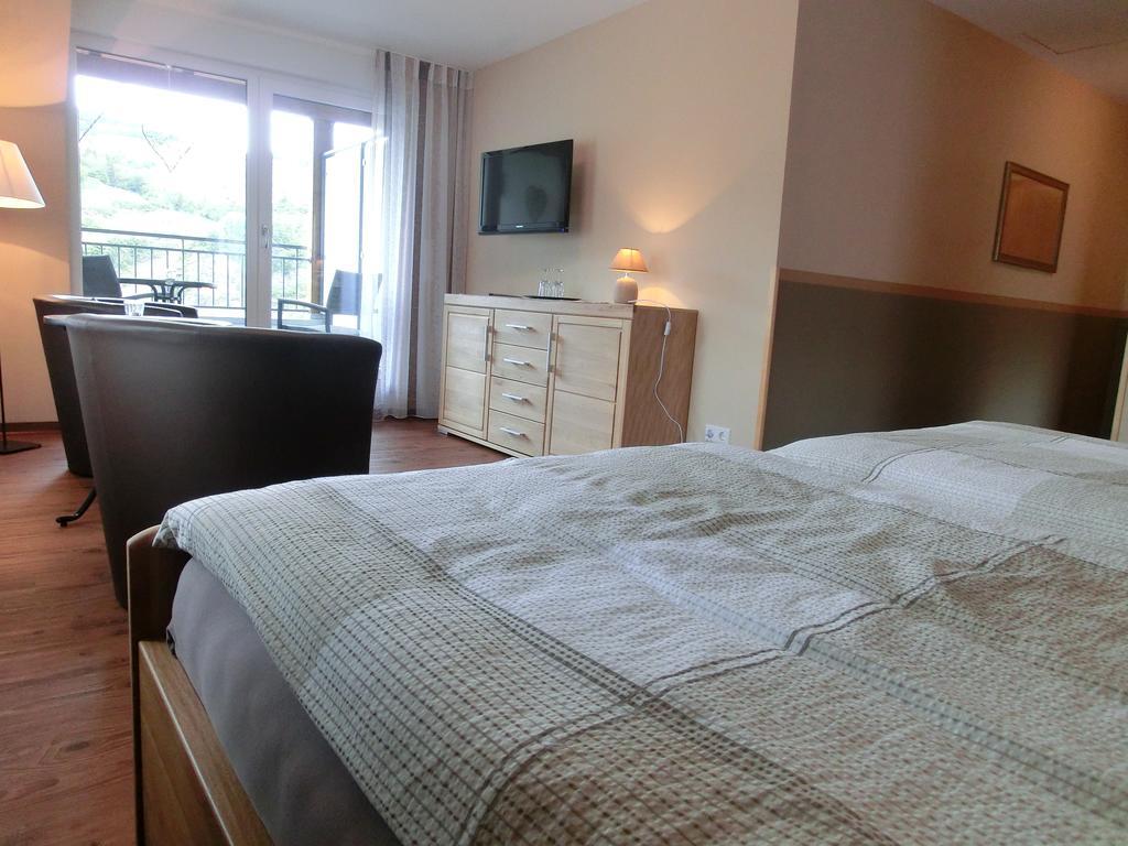 Bed and Breakfast Ferienweingut Hirschen Schulstrasse Burg  Pokoj fotografie