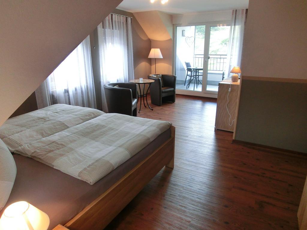 Bed and Breakfast Ferienweingut Hirschen Schulstrasse Burg  Pokoj fotografie