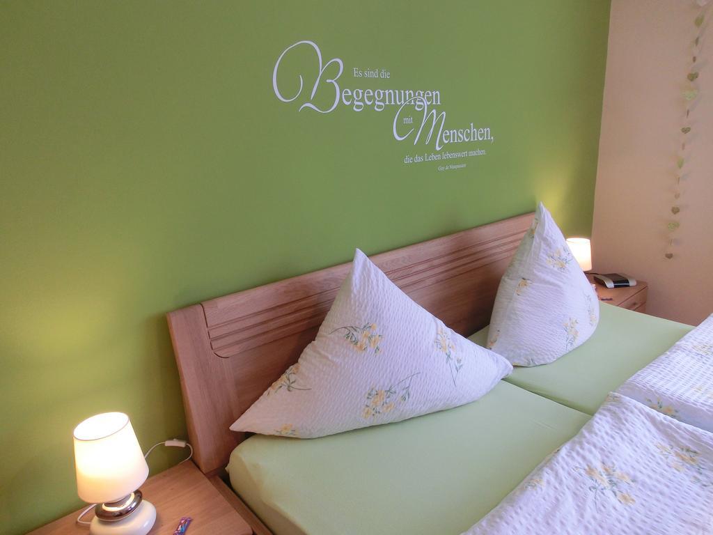 Bed and Breakfast Ferienweingut Hirschen Schulstrasse Burg  Pokoj fotografie