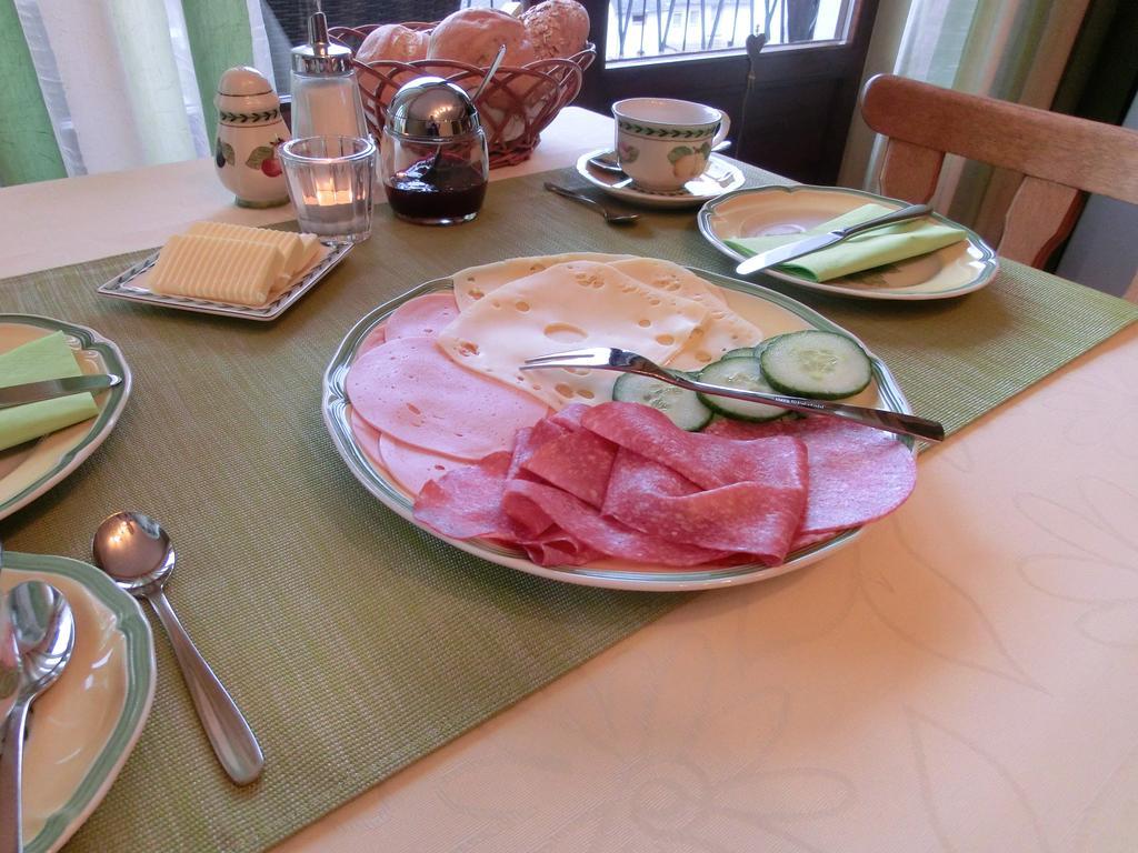 Bed and Breakfast Ferienweingut Hirschen Schulstrasse Burg  Pokoj fotografie