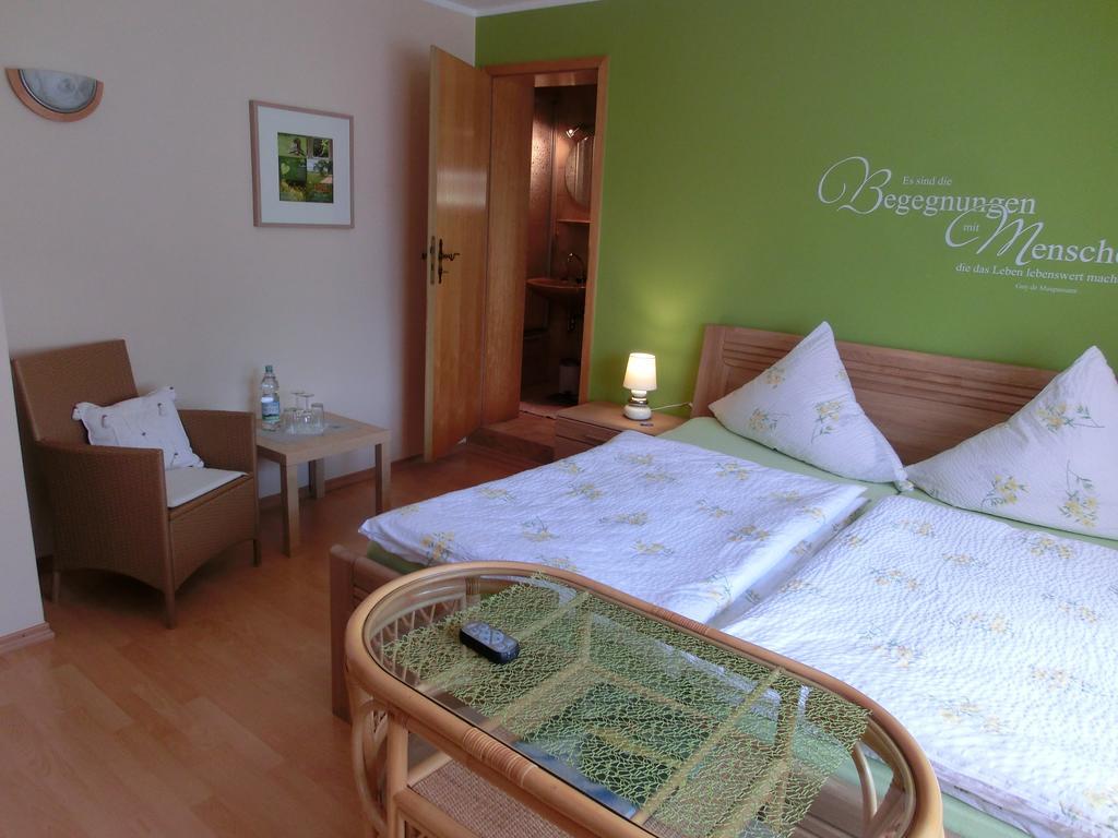 Bed and Breakfast Ferienweingut Hirschen Schulstrasse Burg  Pokoj fotografie