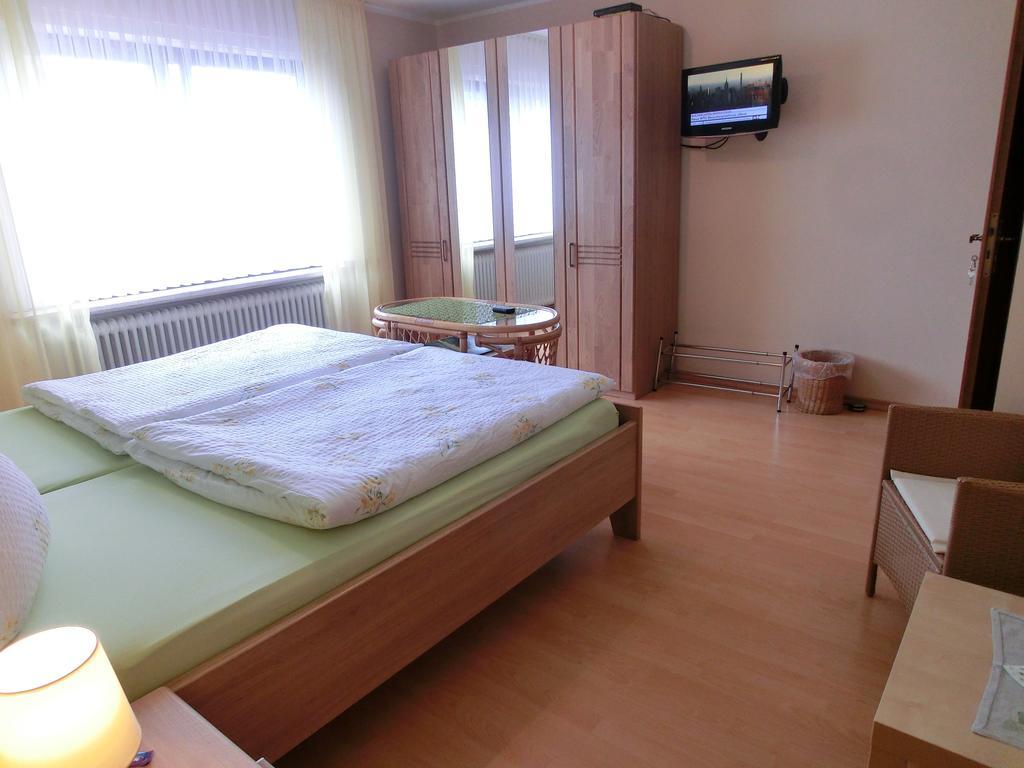Bed and Breakfast Ferienweingut Hirschen Schulstrasse Burg  Pokoj fotografie