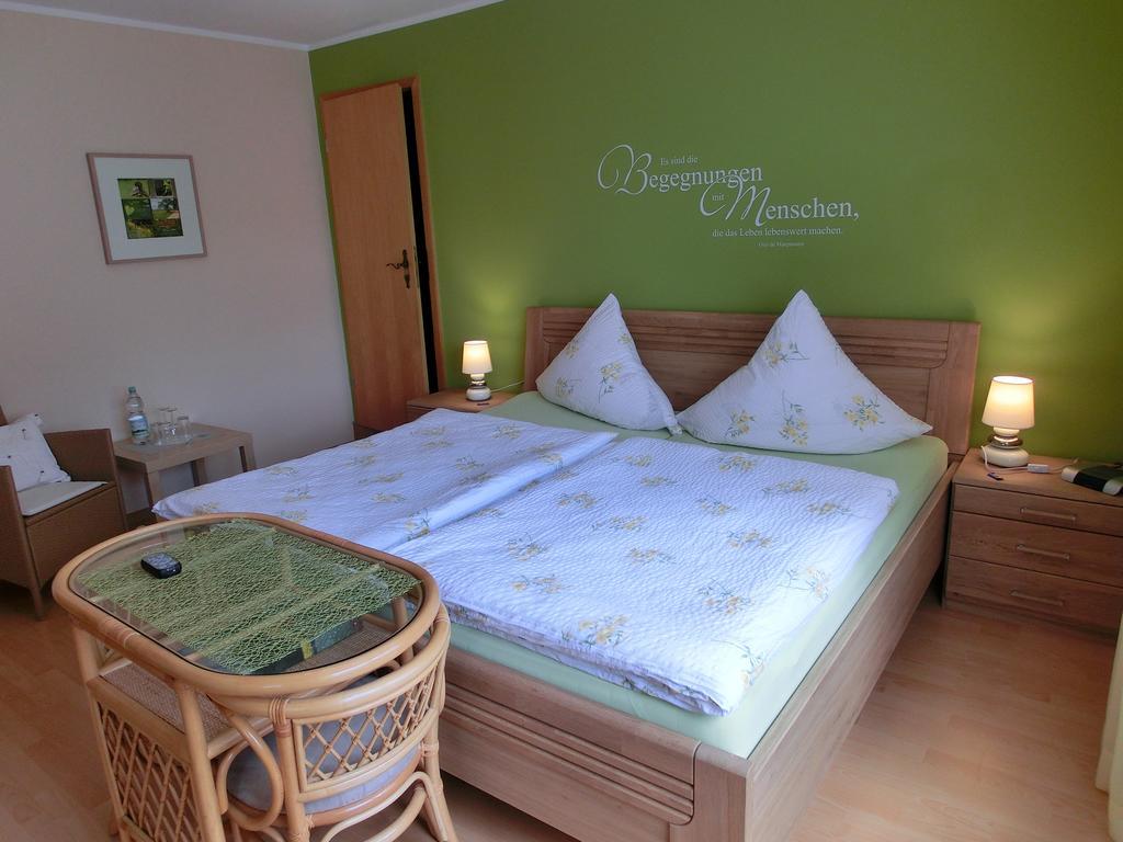 Bed and Breakfast Ferienweingut Hirschen Schulstrasse Burg  Pokoj fotografie