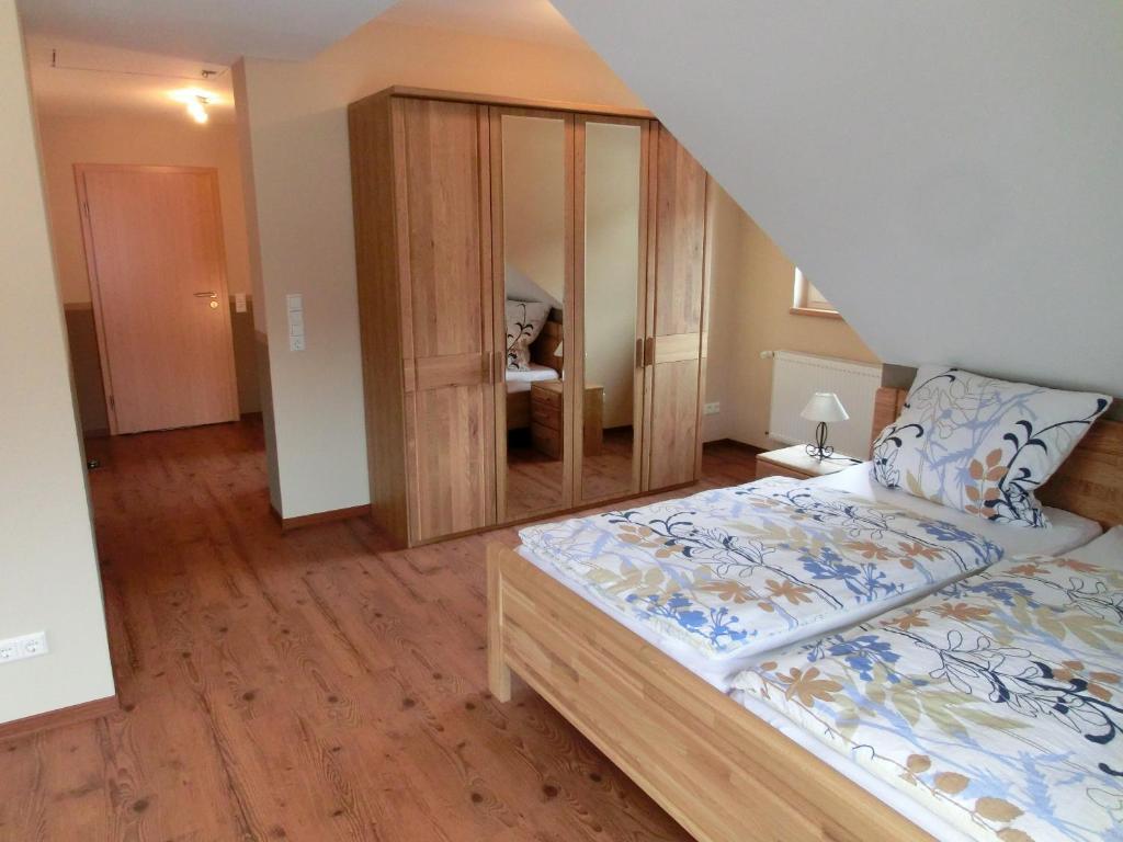 Bed and Breakfast Ferienweingut Hirschen Schulstrasse Burg  Pokoj fotografie